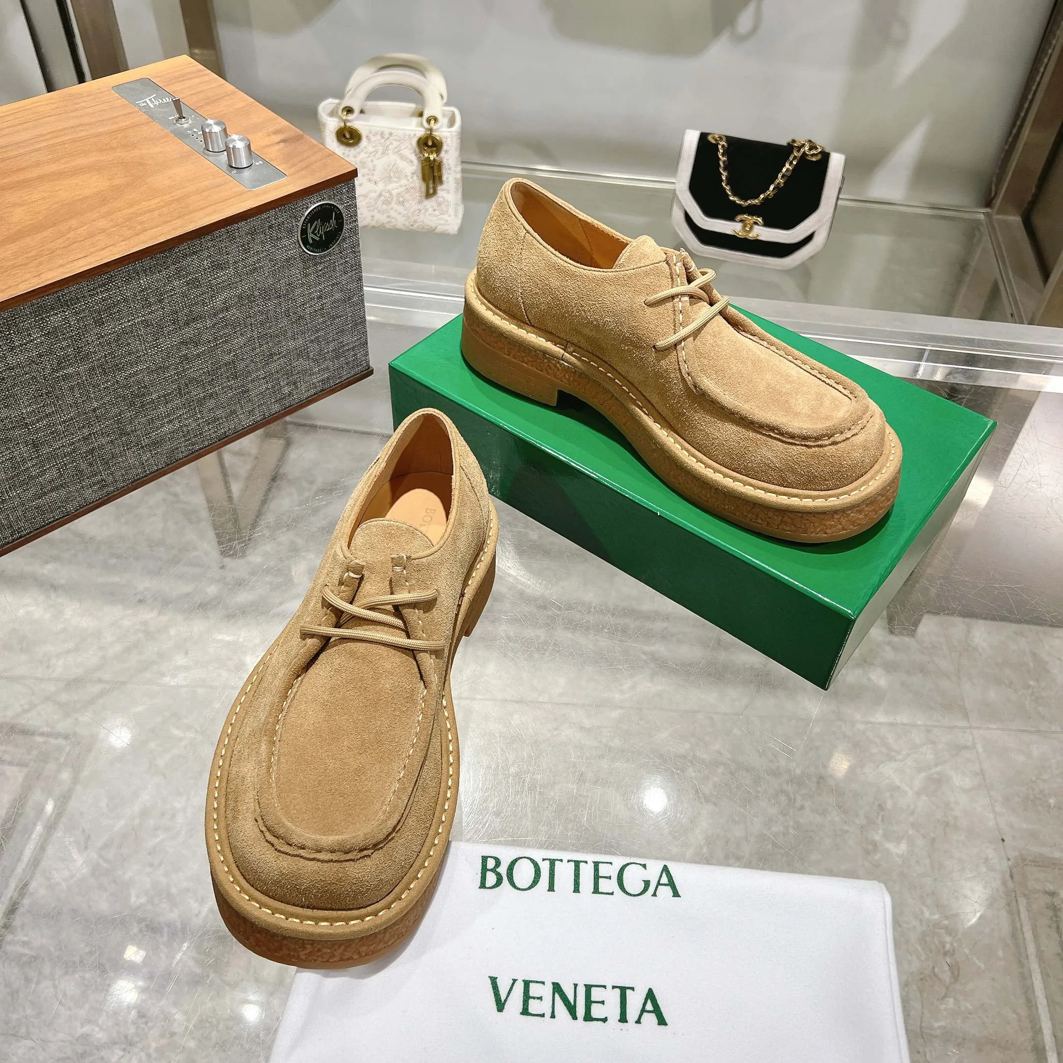 [BV] Top P: 740💰Size for couples: 35-44 (Female 40, Male 38 45, custom-made, non-refundable) Bottega Veneta classic Bottega Veneta counter model! Big square head! Strappy deep-mouth shoes! Reproduction of the original board! The feet are super domineering! Original molded outsole! High-grade mercerized cow velvet! Solid color Niuli!